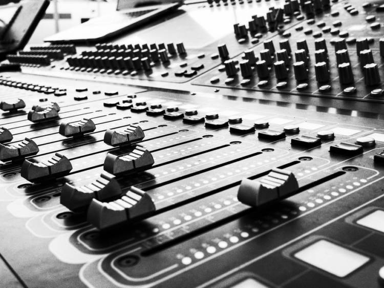 Music mixing board